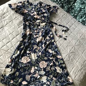 Small: Gorgeous Floral Wrap Dress Flutter Sleeves